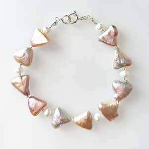 Peach freshwater pearl (triangles) bracelet Peach freshwater pearl (triangles) bracelet