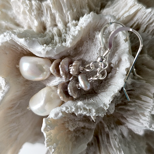 White rice & grey Biwa pearl hook earrings White rice & grey Biwa pearl hook earrings