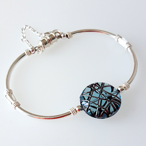 Blue disc lamp-work bead and silver bracelet Blue disc lamp-work bead and silver bracelet