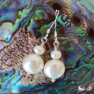 White button freshwater pearl hook earrings White button freshwater pearl hook earrings