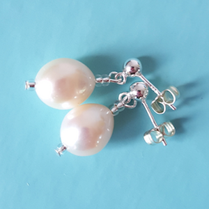 White tear drop freshwater pearl post earrings White tear drop freshwater pearl post earrings