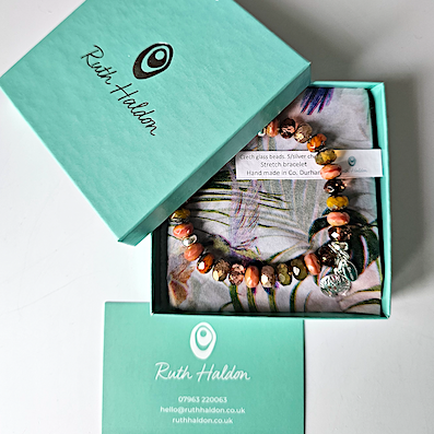Warm peach/tan glass stretch bracelet