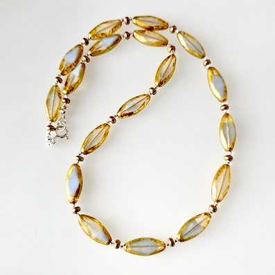 White/golden rhombus necklace