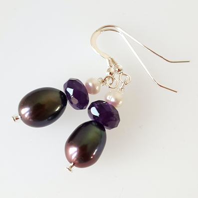 Peacock pearl & amethyst short hook earrings