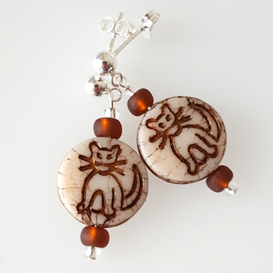 Cats - Biscuit coloured, post earrings